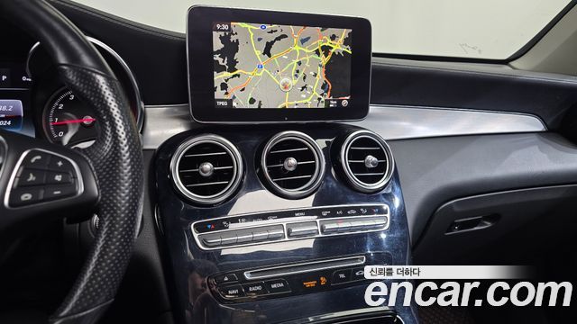 Mercedes-Benz GLC-Class GLC300 4MATIC AMG Line