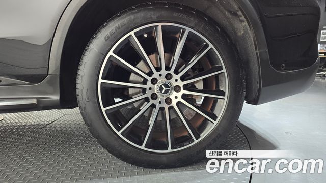 Mercedes-Benz GLC-Class GLC300 4MATIC AMG Line