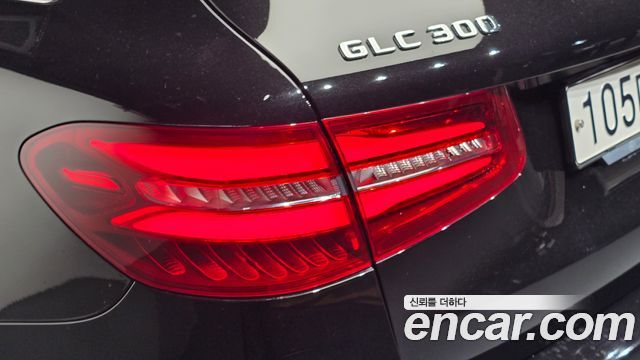 Mercedes-Benz GLC-Class GLC300 4MATIC AMG Line