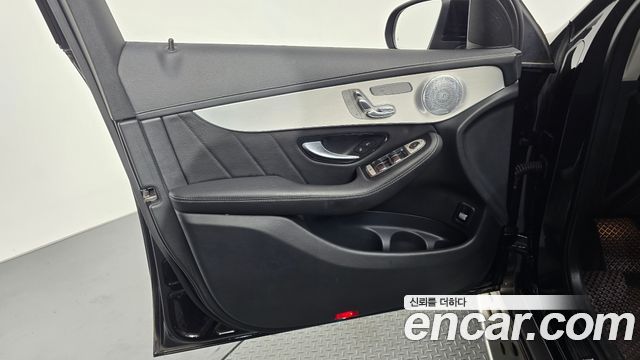 Mercedes-Benz GLC-Class GLC300 4MATIC AMG Line