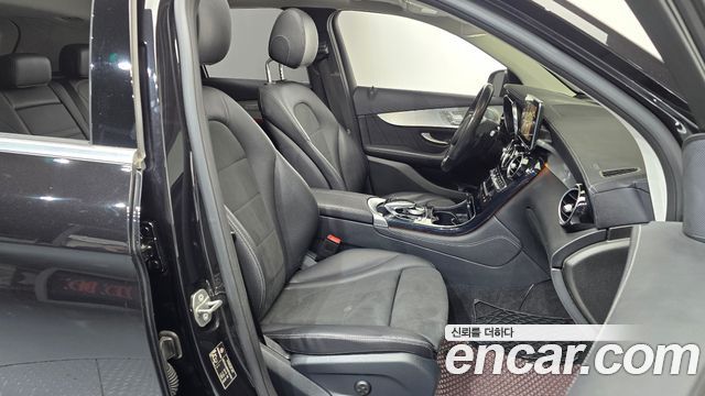 Mercedes-Benz GLC-Class GLC300 4MATIC AMG Line