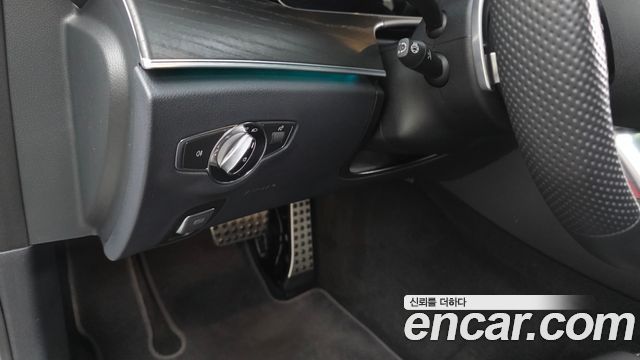 Mercedes-Benz E-Class E220d 4MATIC AMG Line