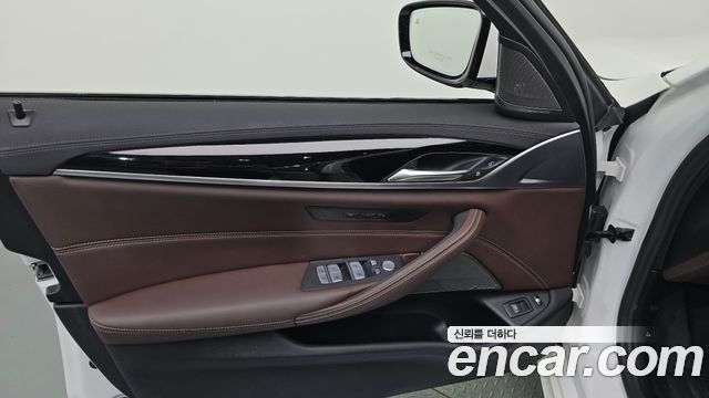 BMW 5-Series 530e M Sport