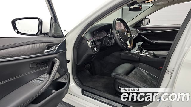 BMW 5-Series 530i Luxury