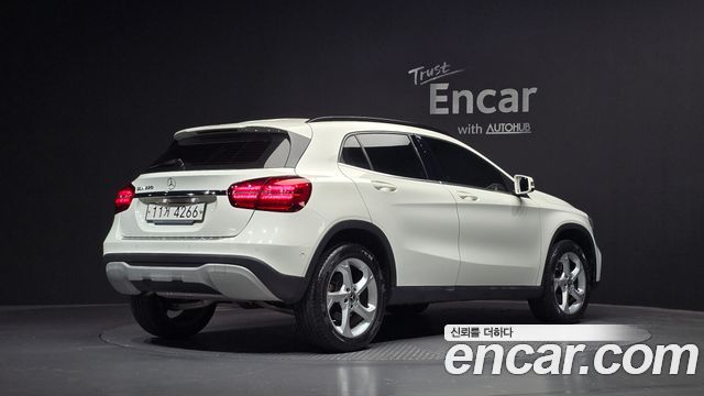 Mercedes-Benz GLA-Class GLA220