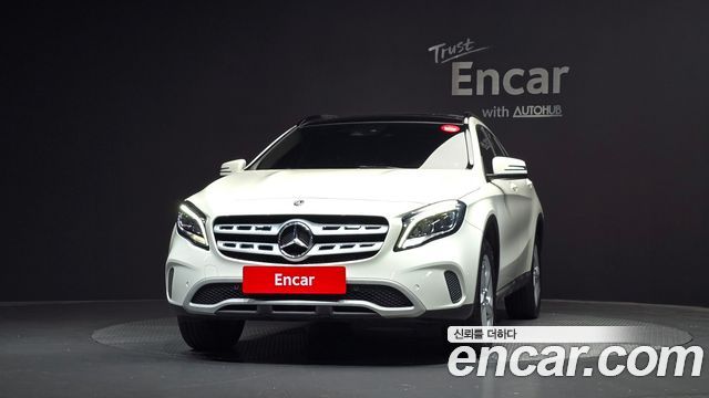 Mercedes-Benz GLA-Class GLA220