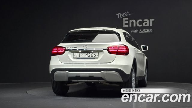 Mercedes-Benz GLA-Class GLA220