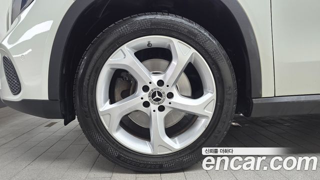 Mercedes-Benz GLA-Class GLA220