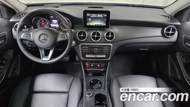 Mercedes-Benz GLA-Class GLA220
