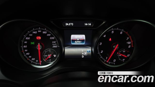 Mercedes-Benz GLA-Class GLA220