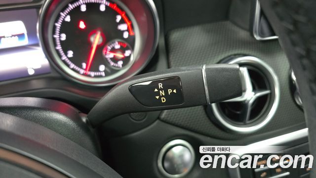 Mercedes-Benz GLA-Class GLA220