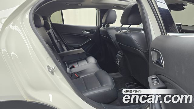 Mercedes-Benz GLA-Class GLA220