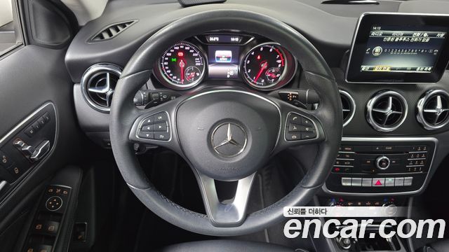 Mercedes-Benz GLA-Class GLA220