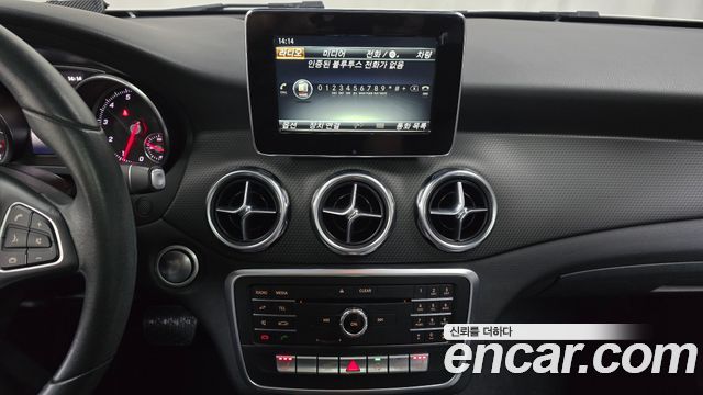 Mercedes-Benz GLA-Class GLA220