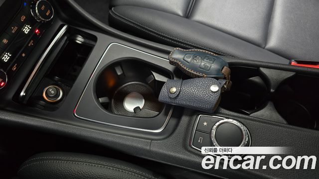 Mercedes-Benz GLA-Class GLA220