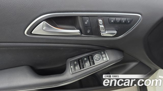 Mercedes-Benz GLA-Class GLA220