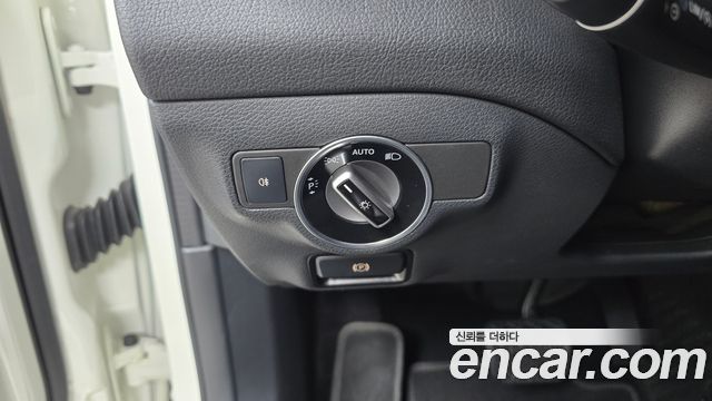 Mercedes-Benz GLA-Class GLA220