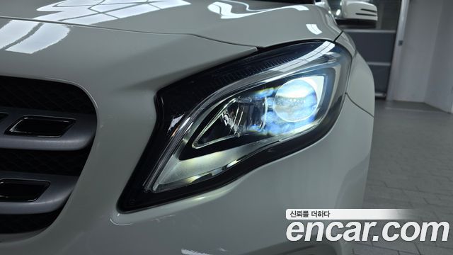 Mercedes-Benz GLA-Class GLA220