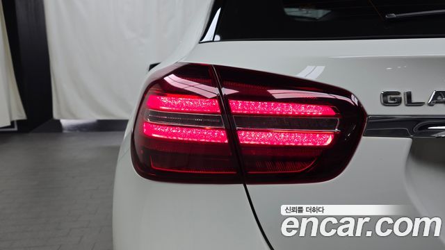 Mercedes-Benz GLA-Class GLA220