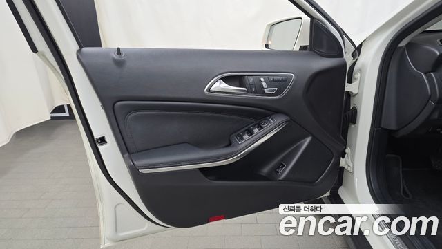 Mercedes-Benz GLA-Class GLA220