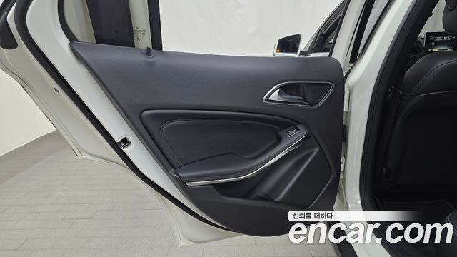 Mercedes-Benz GLA-Class GLA220
