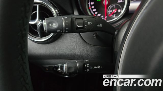 Mercedes-Benz GLA-Class GLA220