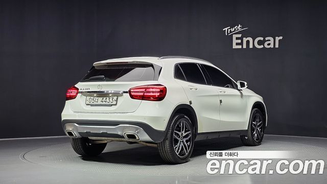 Mercedes-Benz GLA-Class GLA220 Premium