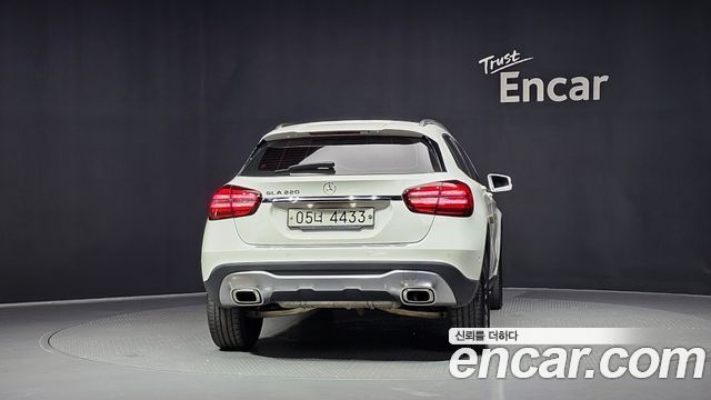 Mercedes-Benz GLA-Class GLA220 Premium