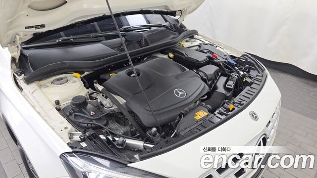Mercedes-Benz GLA-Class GLA220 Premium