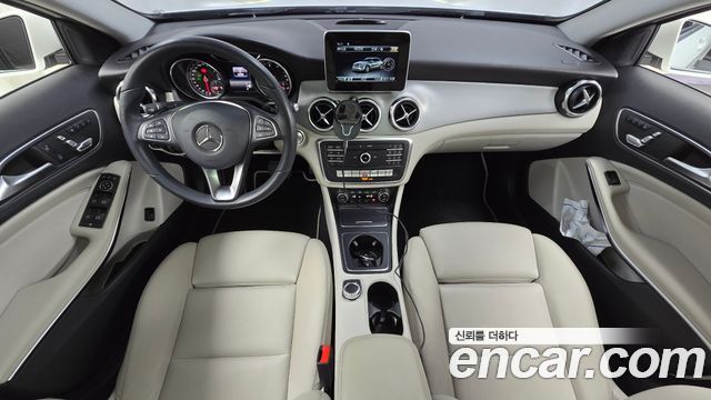Mercedes-Benz GLA-Class GLA220 Premium