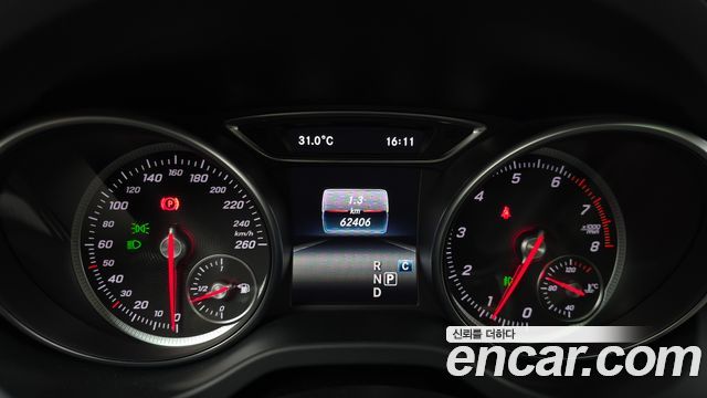 Mercedes-Benz GLA-Class GLA220 Premium
