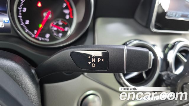 Mercedes-Benz GLA-Class GLA220 Premium