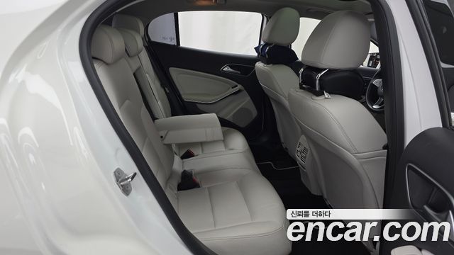 Mercedes-Benz GLA-Class GLA220 Premium
