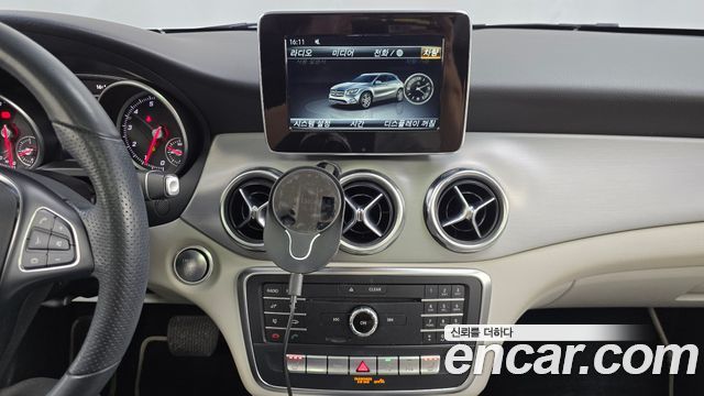 Mercedes-Benz GLA-Class GLA220 Premium