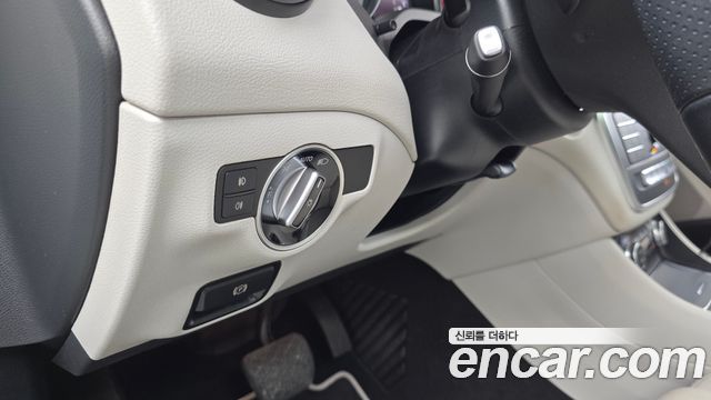 Mercedes-Benz GLA-Class GLA220 Premium
