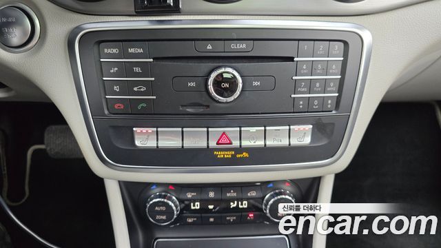 Mercedes-Benz GLA-Class GLA220 Premium