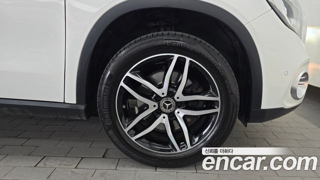 Mercedes-Benz GLA-Class GLA220 Premium