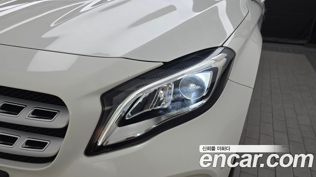 Mercedes-Benz GLA-Class GLA220 Premium