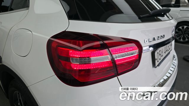 Mercedes-Benz GLA-Class GLA220 Premium