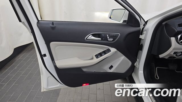 Mercedes-Benz GLA-Class GLA220 Premium