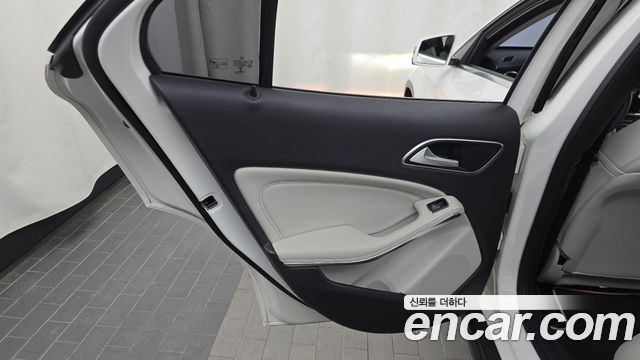 Mercedes-Benz GLA-Class GLA220 Premium
