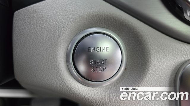 Mercedes-Benz GLA-Class GLA220 Premium