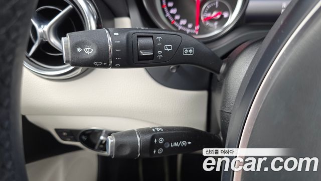 Mercedes-Benz GLA-Class GLA220 Premium