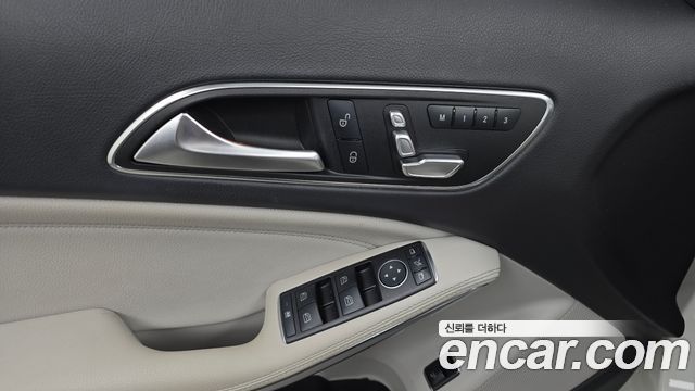 Mercedes-Benz GLA-Class GLA220 Premium