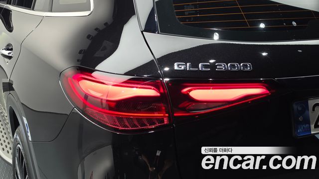 Mercedes-Benz GLC-Class GLC300 4MATIC AMG Line
