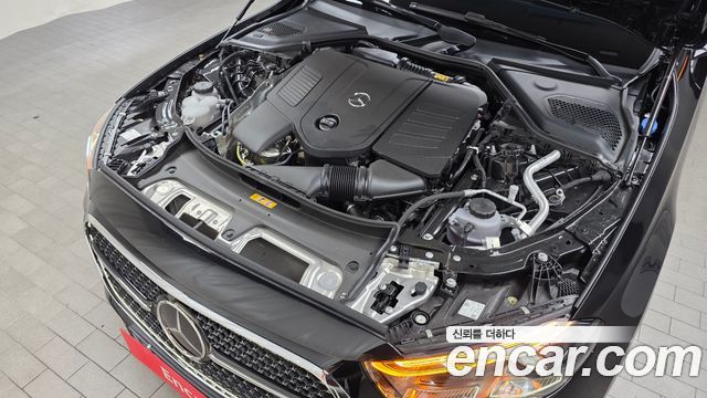 Mercedes-Benz E-Class E300 4MATIC AMG Line