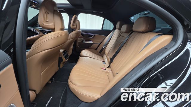Mercedes-Benz E-Class E300 4MATIC AMG Line