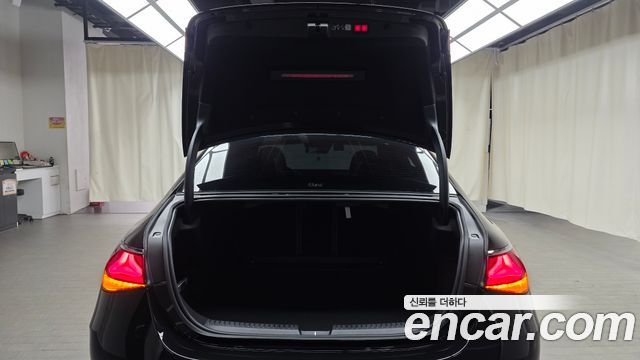 Mercedes-Benz E-Class E300 4MATIC AMG Line