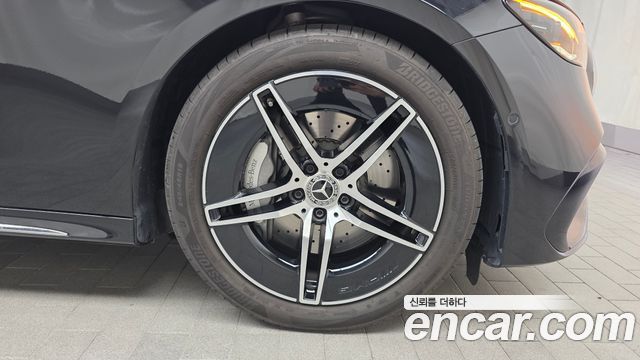 Mercedes-Benz E-Class E300 4MATIC AMG Line