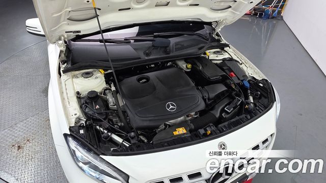 Mercedes-Benz GLA-Class GLA250 4MATIC